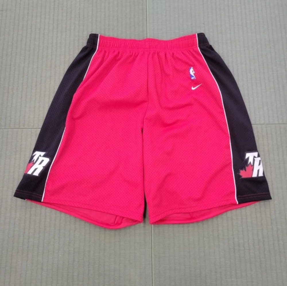 Like New Nike Men's Shorts Toronto Raptors Size XL Throwback Early 2000's Carter
